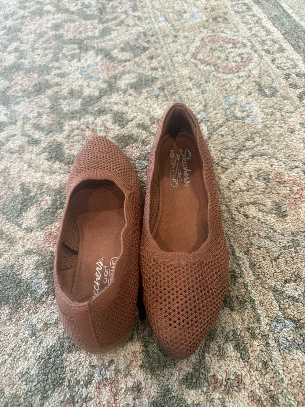 Skechers Women's Cleo sawdust  Knit Slip-On Flats with Memory Foam size 8.5